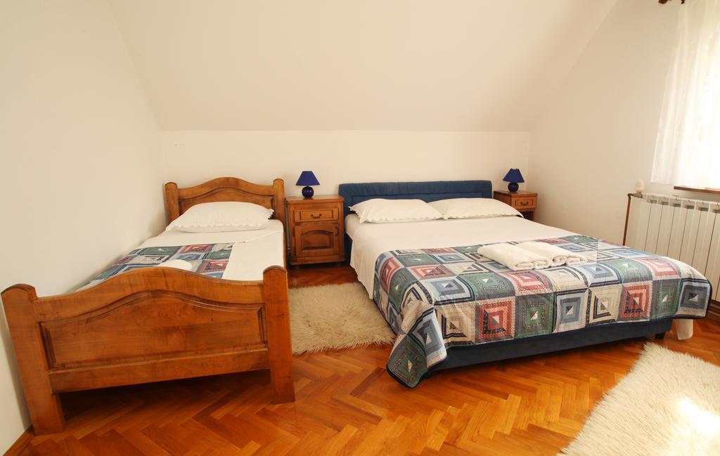Rooms Markovic Otočac Стая снимка