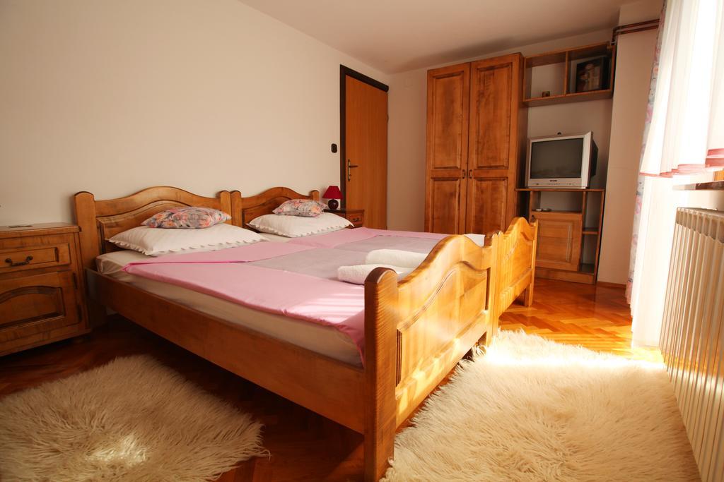 Rooms Markovic Otočac Стая снимка