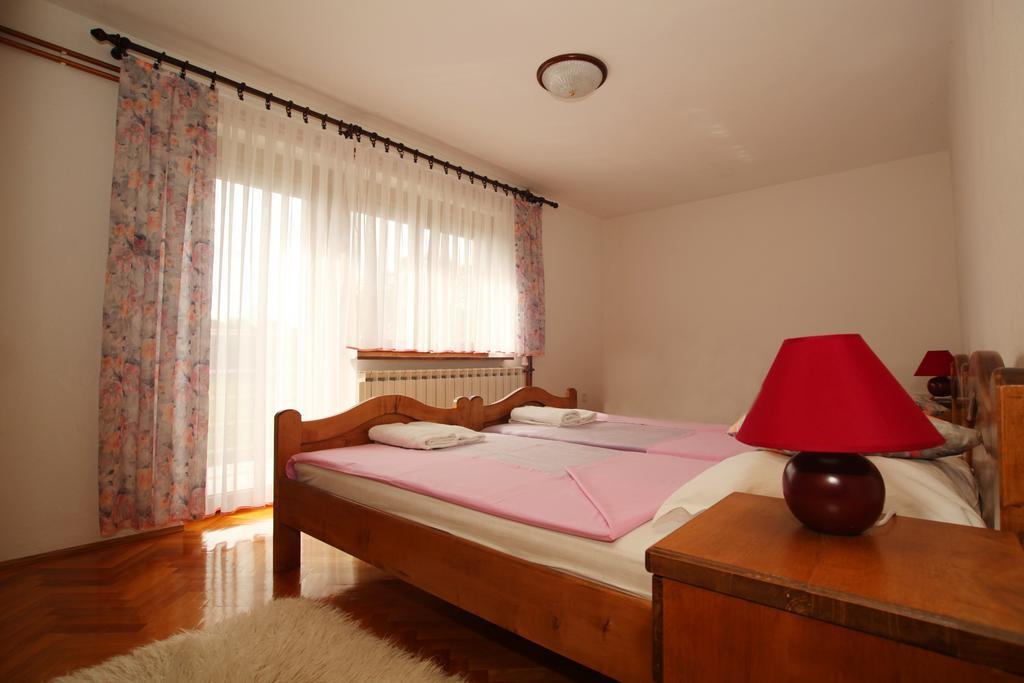 Rooms Markovic Otočac Екстериор снимка