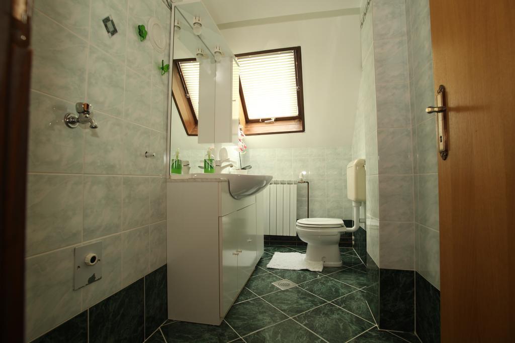 Rooms Markovic Otočac Стая снимка