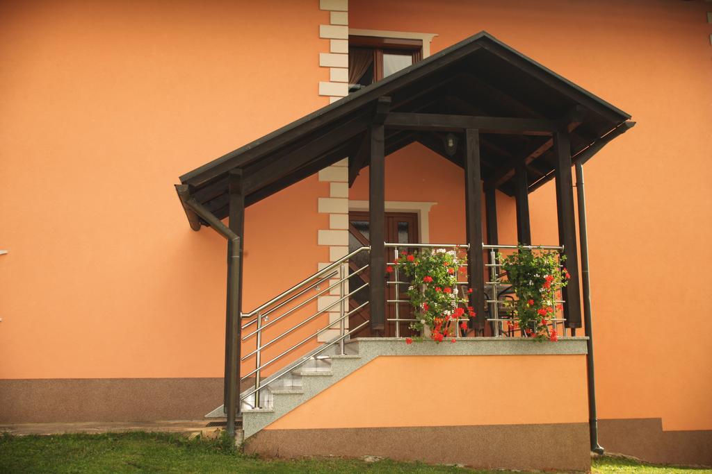 Rooms Markovic Otočac Екстериор снимка